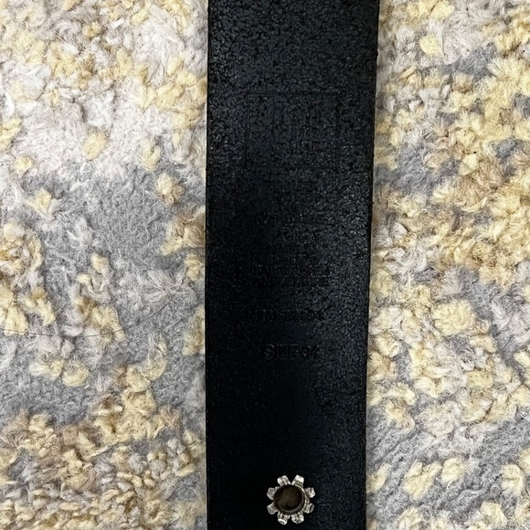 EUC GAP Black Leather Belt Size 34 - Picture 3 of 6